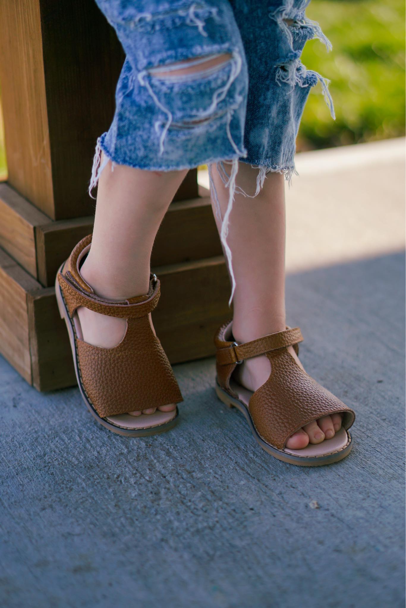 [Weathered Brown] Peep Toe Sandals