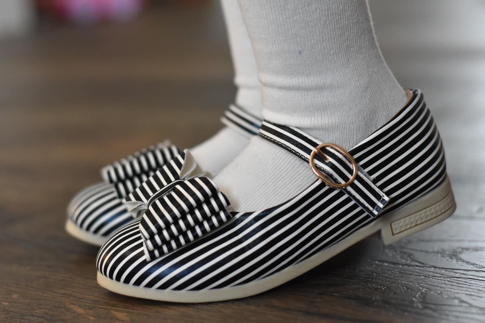 [Black + White Striped] Bow Shoes
