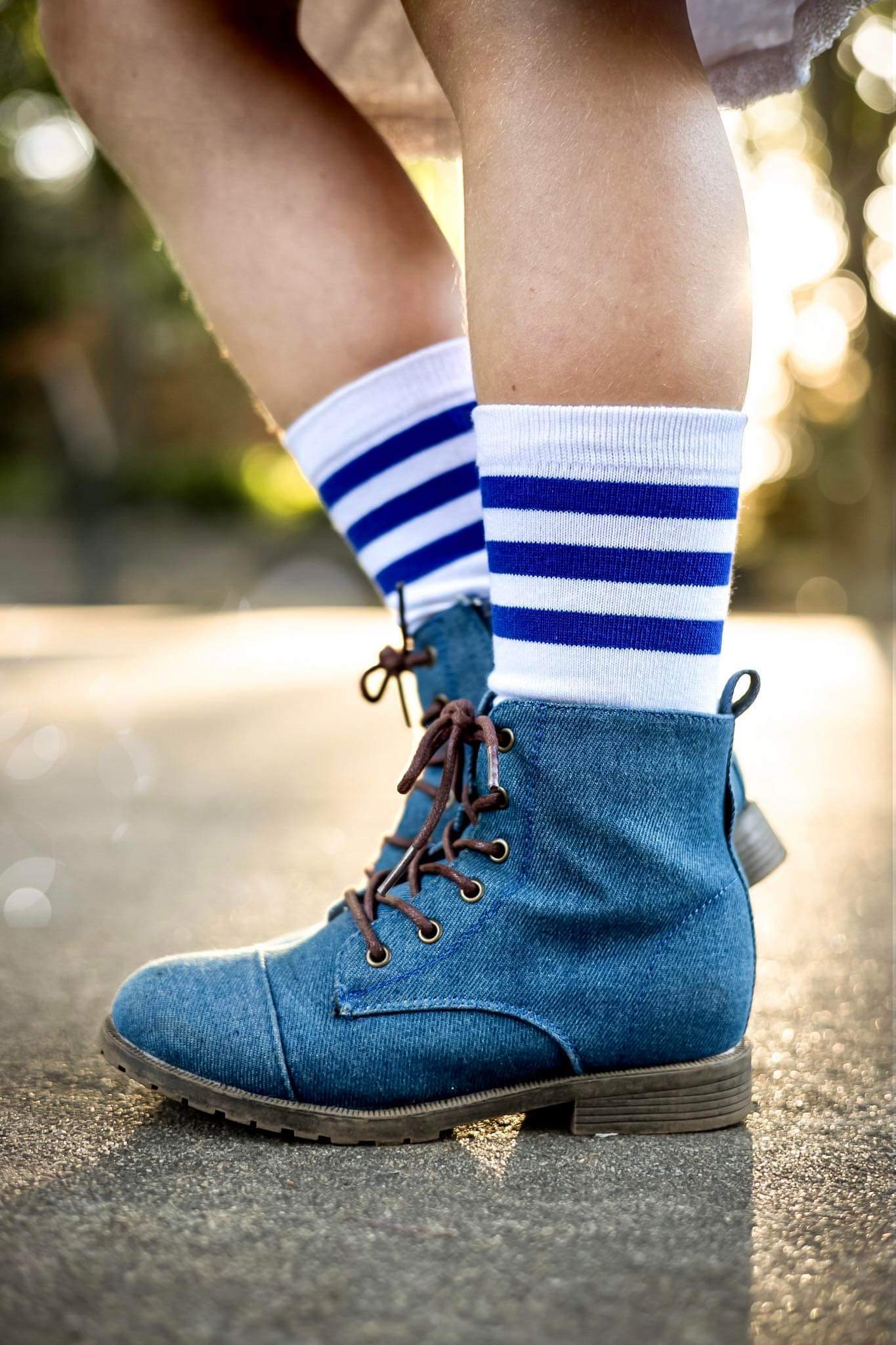 [White w/ Blue Stripe] Baseball Socks