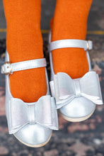 Load image into Gallery viewer, [Silver Shimmer 2.0] FLAWED Bow Shoes
