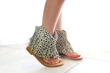 Load image into Gallery viewer, [Cheetah Dot] Fringe Sandals
