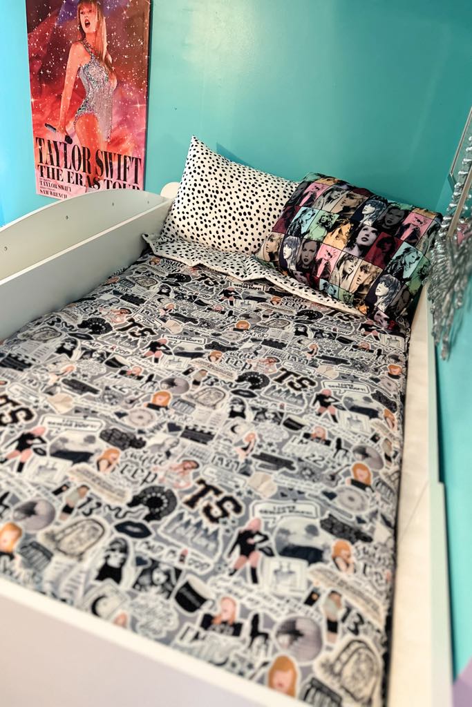 [Monochrome Swiftie] Blanket