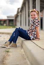 Load image into Gallery viewer, [Cheetah + Glitter] Fringe Tennies
