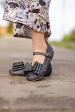 Load image into Gallery viewer, [Black Diamond] NEW Bow Shoes
