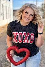 Load image into Gallery viewer, [XOXO] Leopard Tee Shirt w/ Glitter
