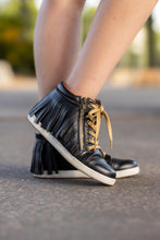 Load image into Gallery viewer, [Black] Fringe High Top Tennies
