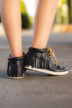 Load image into Gallery viewer, [Black] Fringe High Top Tennies
