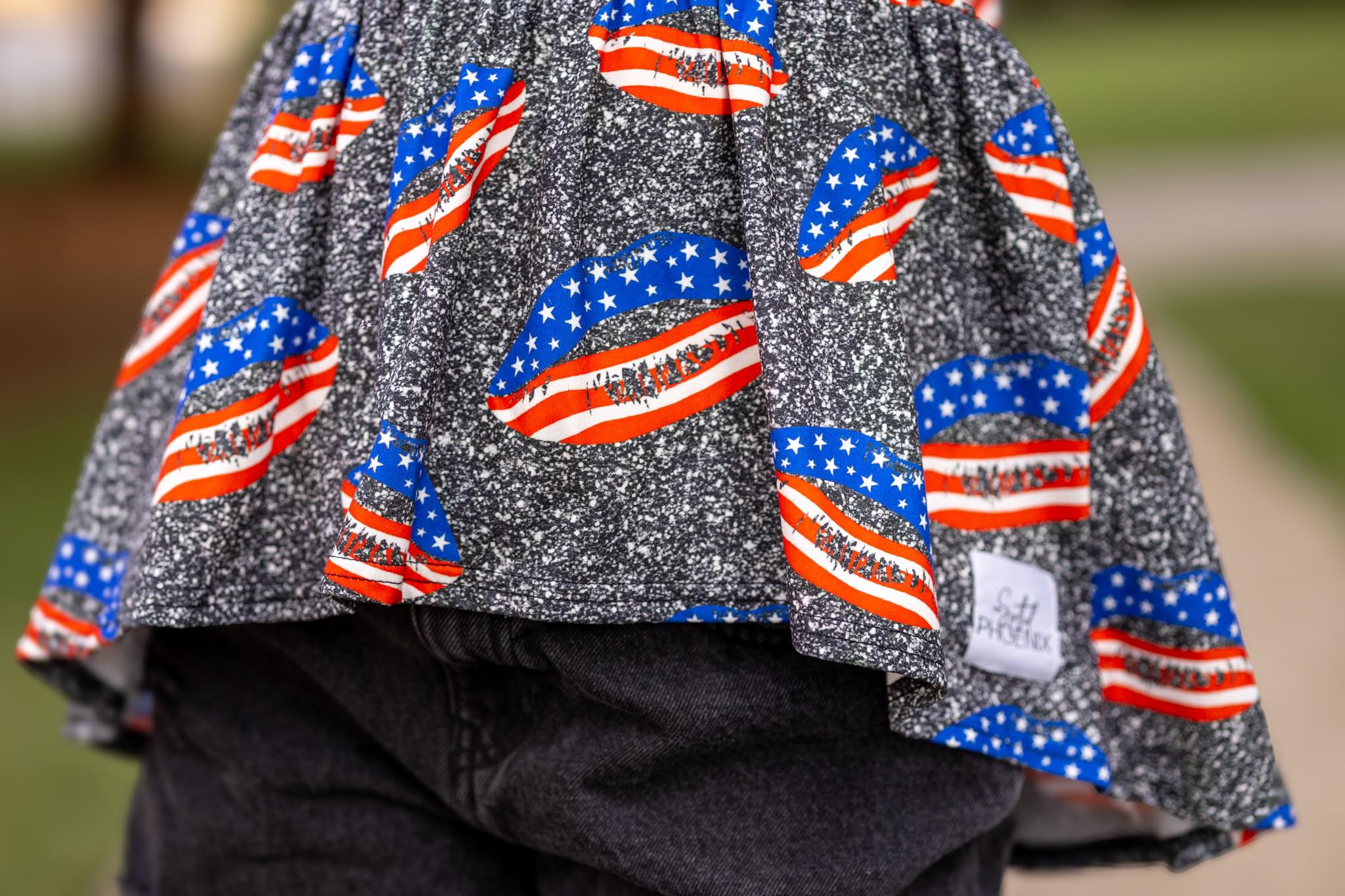 [American Kiss] Peplum w/ Faux Glitter