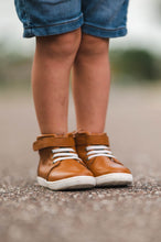 Load image into Gallery viewer, [Camel] High Top Tennies
