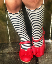 Load image into Gallery viewer, [Red Shimmer] Bow Shoes
