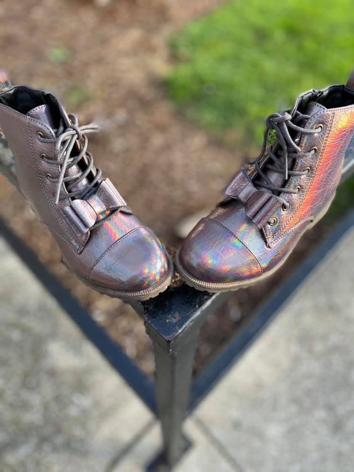 [Holographic Brown] Boots
