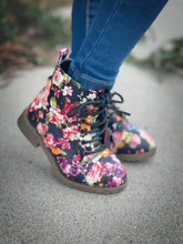 Load image into Gallery viewer, [Floral Black Matte] Boots
