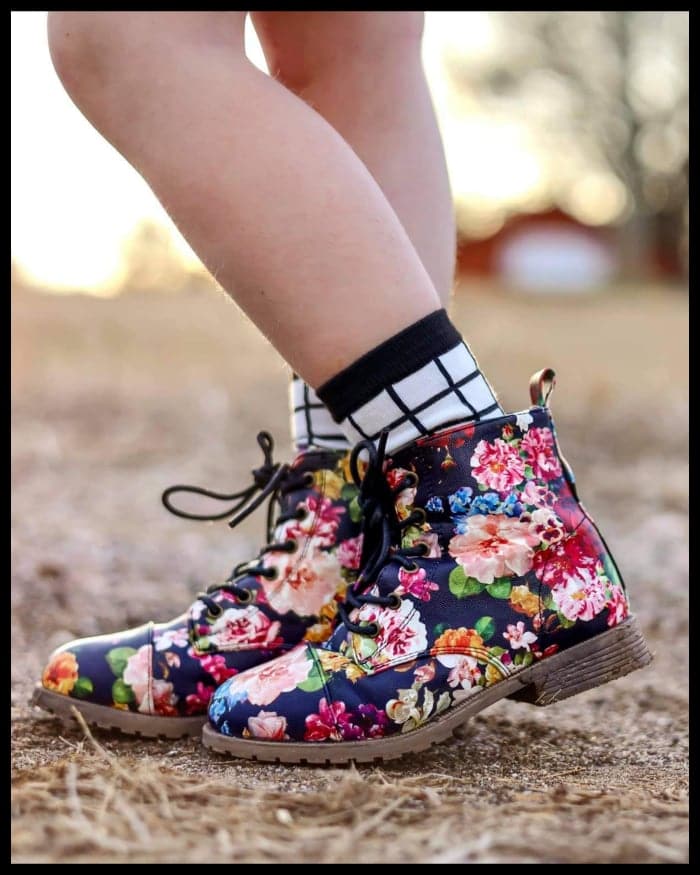 [Floral Black Matte] Boots