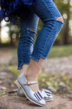 Load image into Gallery viewer, [Silver Shimmer 2.0] Bow Shoes
