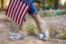 Load image into Gallery viewer, [Silver Shimmer 2.0] Bow Shoes
