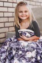 Load image into Gallery viewer, [Floral Camo] Sherpa Blanket
