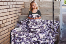 Load image into Gallery viewer, [Floral Camo] Sherpa Blanket
