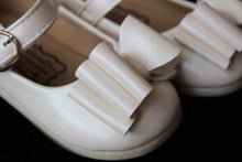 Load image into Gallery viewer, [Beige Shimmer] Bow Shoes
