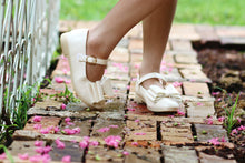Load image into Gallery viewer, [Beige Shimmer] Bow Shoes
