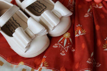 Load image into Gallery viewer, [Beige Shimmer] Bow Shoes
