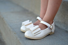 Load image into Gallery viewer, [Beige Shimmer] Bow Shoes
