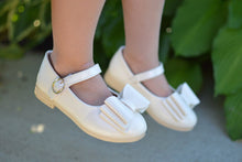 Load image into Gallery viewer, [Beige Shimmer] Bow Shoes
