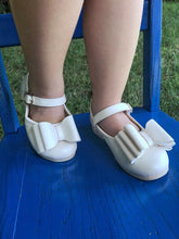Load image into Gallery viewer, [Beige Shimmer] Bow Shoes
