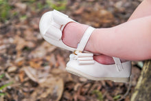Load image into Gallery viewer, [Beige Shimmer] Bow Shoes
