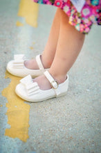 Load image into Gallery viewer, [Beige Shimmer] Bow Shoes

