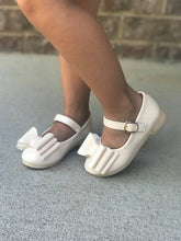 Load image into Gallery viewer, [Beige Shimmer] Bow Shoes
