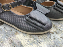 Load image into Gallery viewer, [Textured Chrome] Bow Shoes
