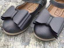 Load image into Gallery viewer, [Textured Chrome] Bow Shoes
