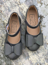 Load image into Gallery viewer, [Textured Chrome] Bow Shoes
