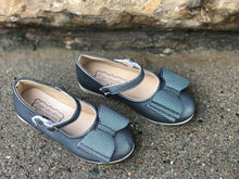 Load image into Gallery viewer, [Textured Chrome] Bow Shoes
