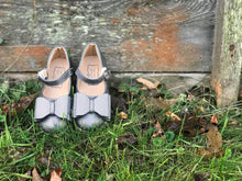 Load image into Gallery viewer, [Textured Chrome] Bow Shoes
