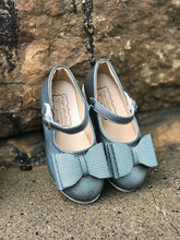 Load image into Gallery viewer, [Textured Chrome] Bow Shoes
