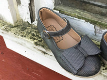 Load image into Gallery viewer, [Textured Chrome] Bow Shoes
