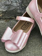 Load image into Gallery viewer, [Blush Shimmer] Bow Shoes
