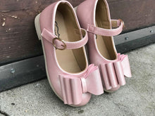 Load image into Gallery viewer, [Blush Shimmer] Bow Shoes
