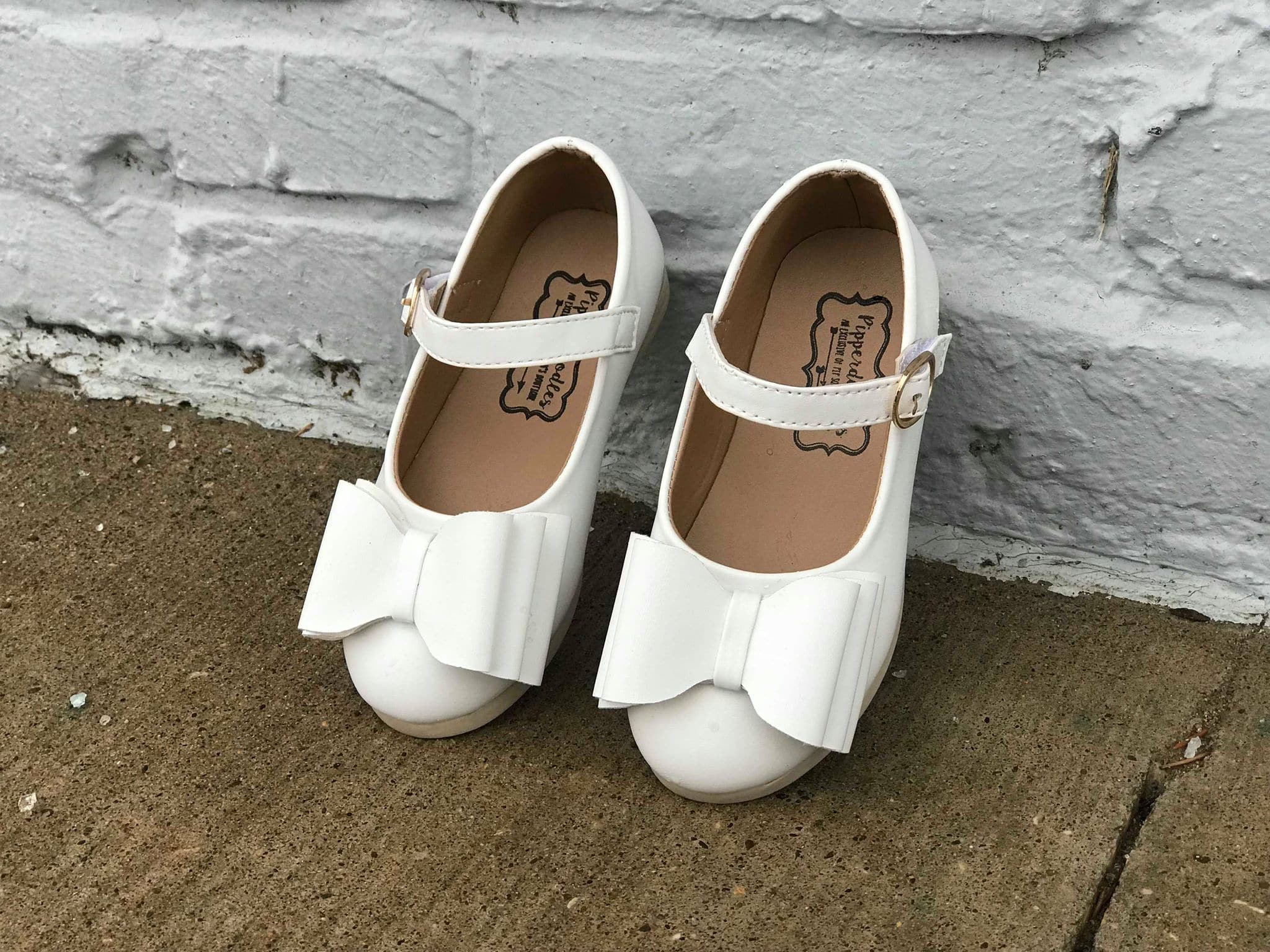 [White] Bow Shoes