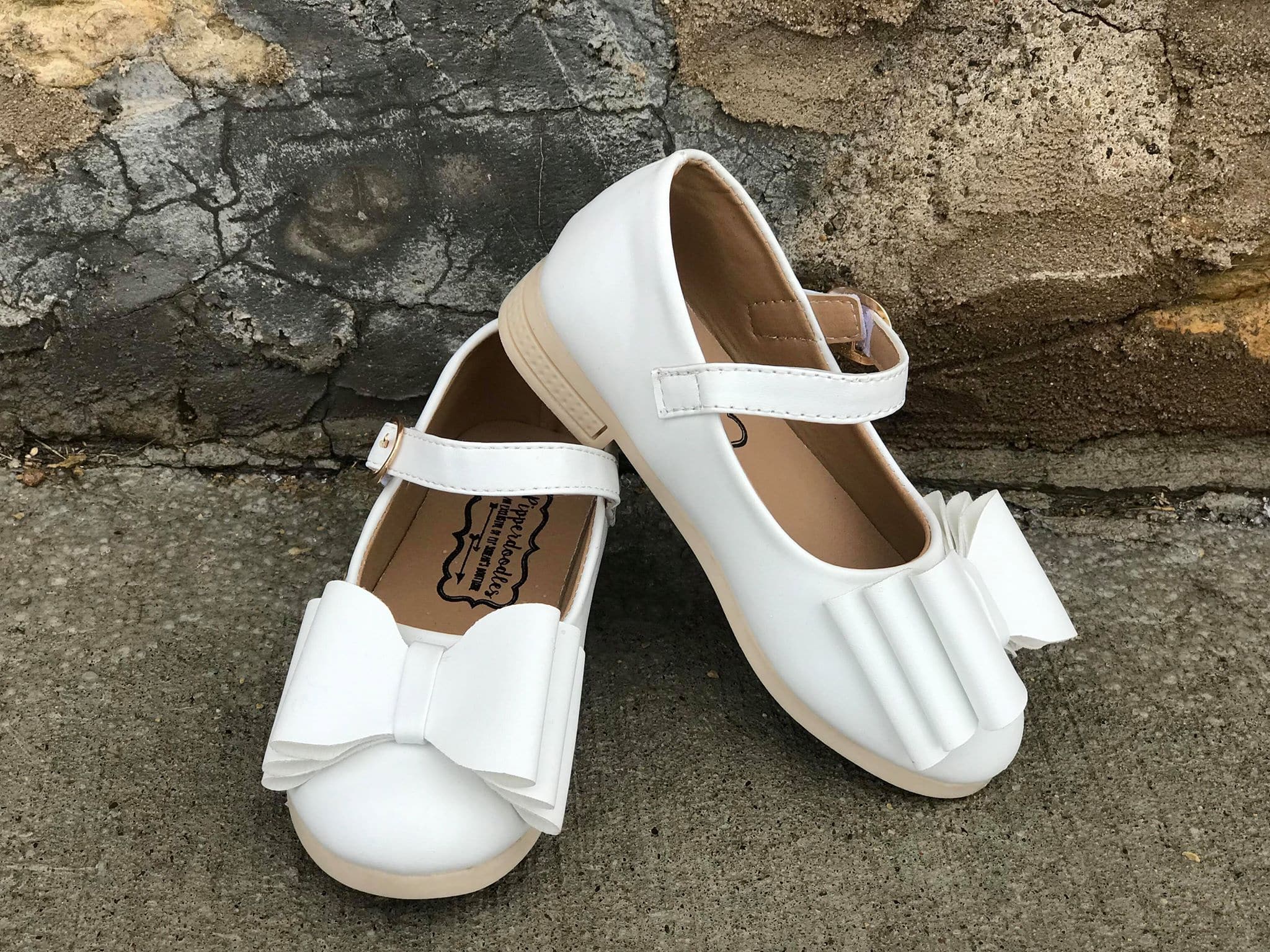 [White] Bow Shoes