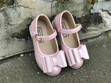 Load image into Gallery viewer, [Blush Shimmer] Bow Shoes
