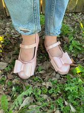 Load image into Gallery viewer, [Blush Shimmer] Bow Shoes
