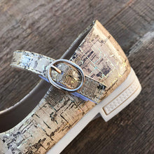 Load image into Gallery viewer, [Gold Speck Cork] Bow Shoes
