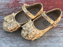 Load image into Gallery viewer, [Gold Speck Cork] Bow Shoes
