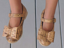 Load image into Gallery viewer, [Gold Speck Cork] Bow Shoes
