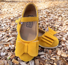 Load image into Gallery viewer, [Mustard Suede] Bow Shoes
