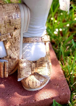 Load image into Gallery viewer, [Gold Speck Cork] Bow Shoes
