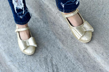 Load image into Gallery viewer, [Glitter Gold] Bow Shoes
