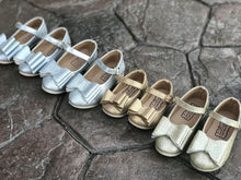 Load image into Gallery viewer, [Glitter Gold] Bow Shoes
